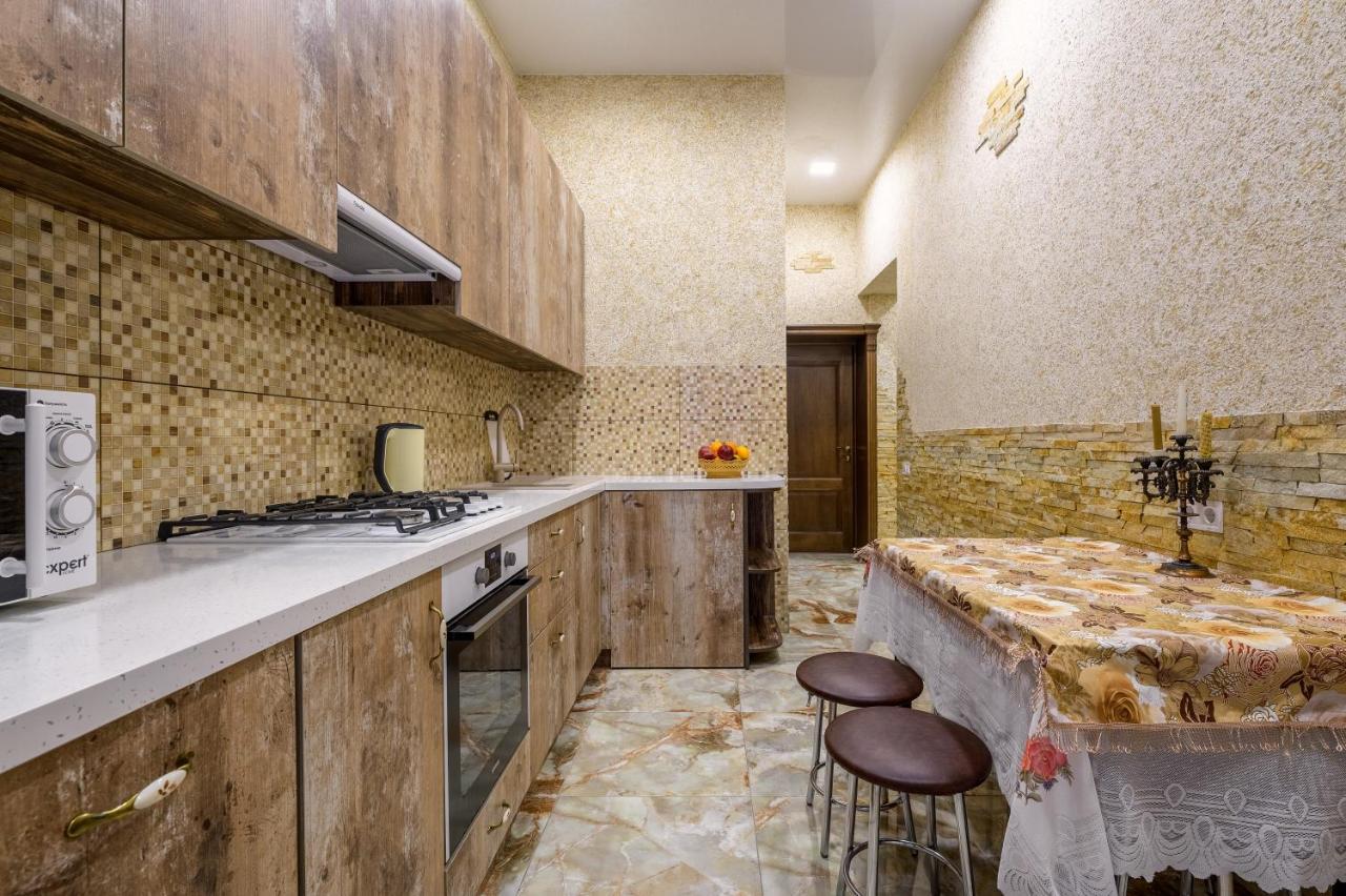 Noviy Svit 4 Apartments Lviv Dış mekan fotoğraf